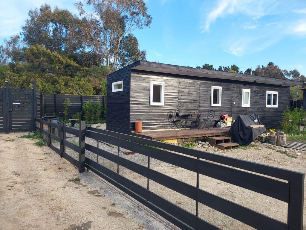 Arriendo Tiny House Amoblada Punta de Lobos – Pasos de la Ola